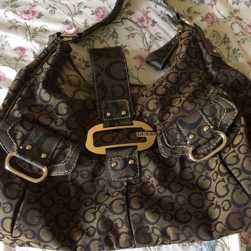 Guess classic monogrammed shoulder bag
